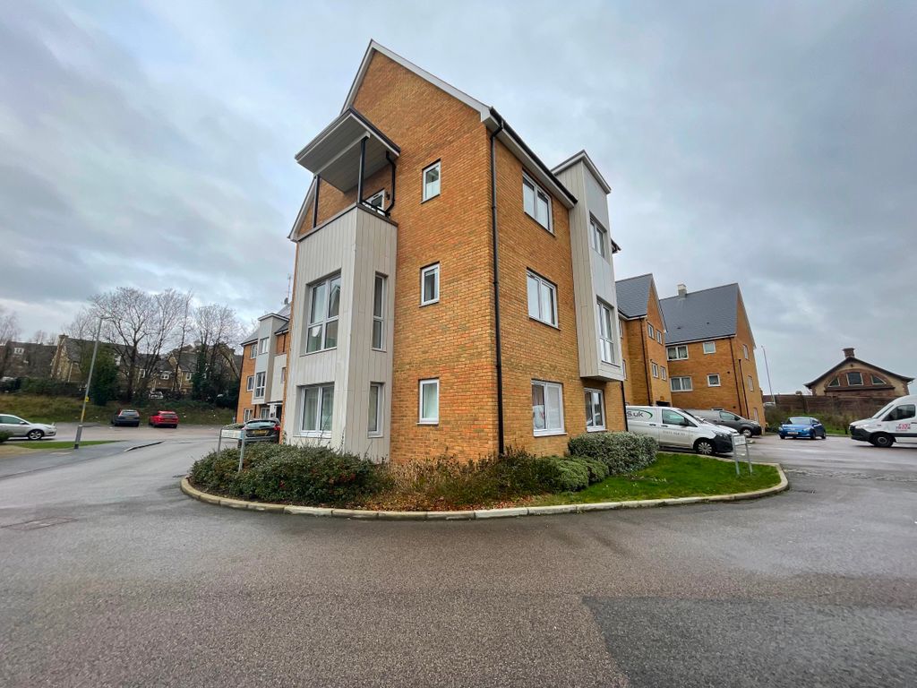 2 bed flat to rent in Russet Walk, Greenhithe DA9, £1,550 pcm Zoopla