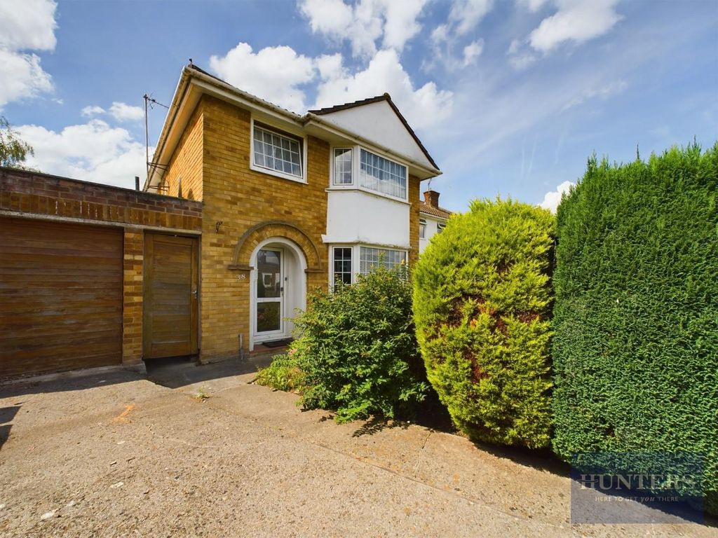 3 bed detached house for sale in Lichfield Drive, Leckhampton