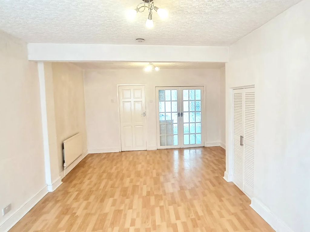 3 bed terraced house to rent in First Avenue, Dagenham RM10, £2,100 pcm