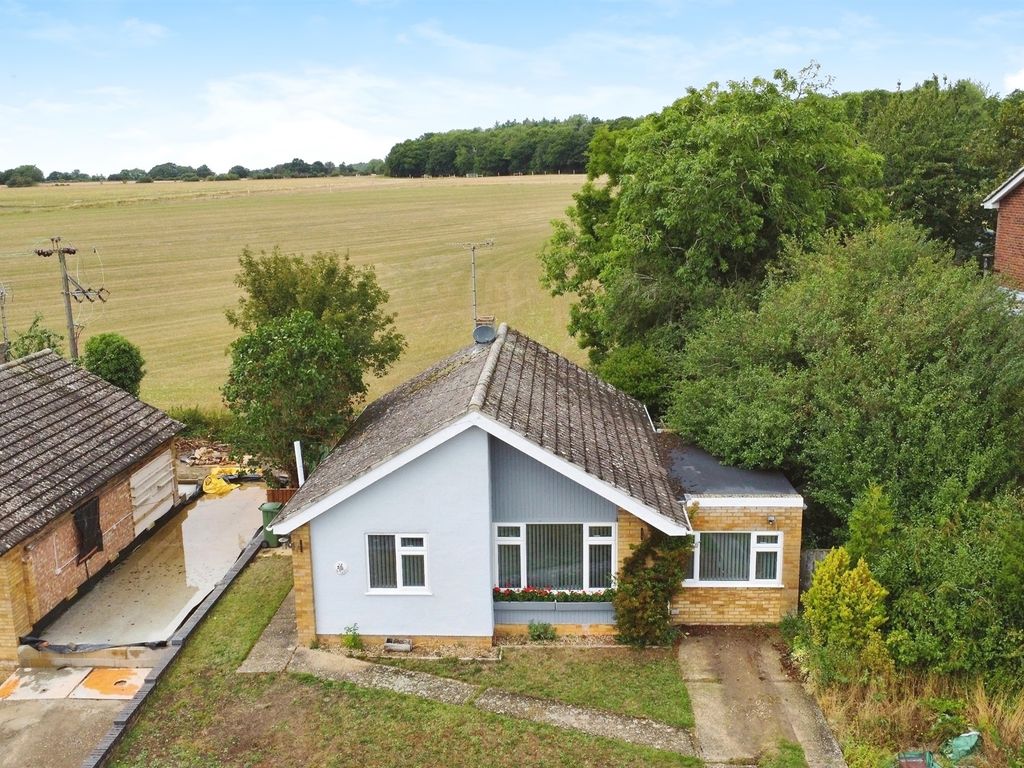 3 bed detached bungalow for sale in Hereward Way, Wethersfield