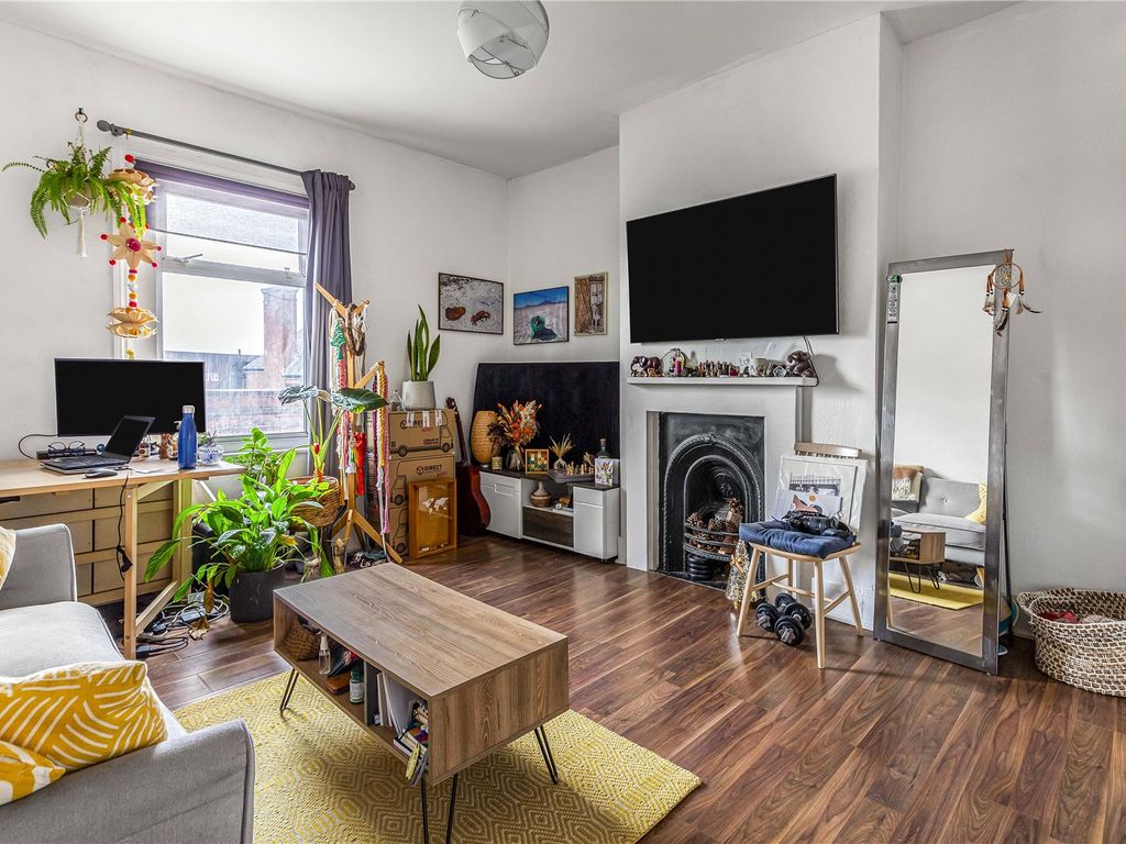 1 bed flat to rent in High Road Leytonstone, London E11, £1,400 pcm