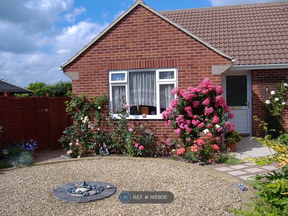2 bed bungalow to rent in St. Marys Close, Chard TA20 Zoopla