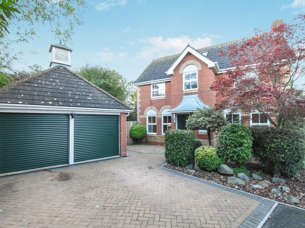 5 bed detached house for sale in Devoke Close, Huntingdon PE29, £