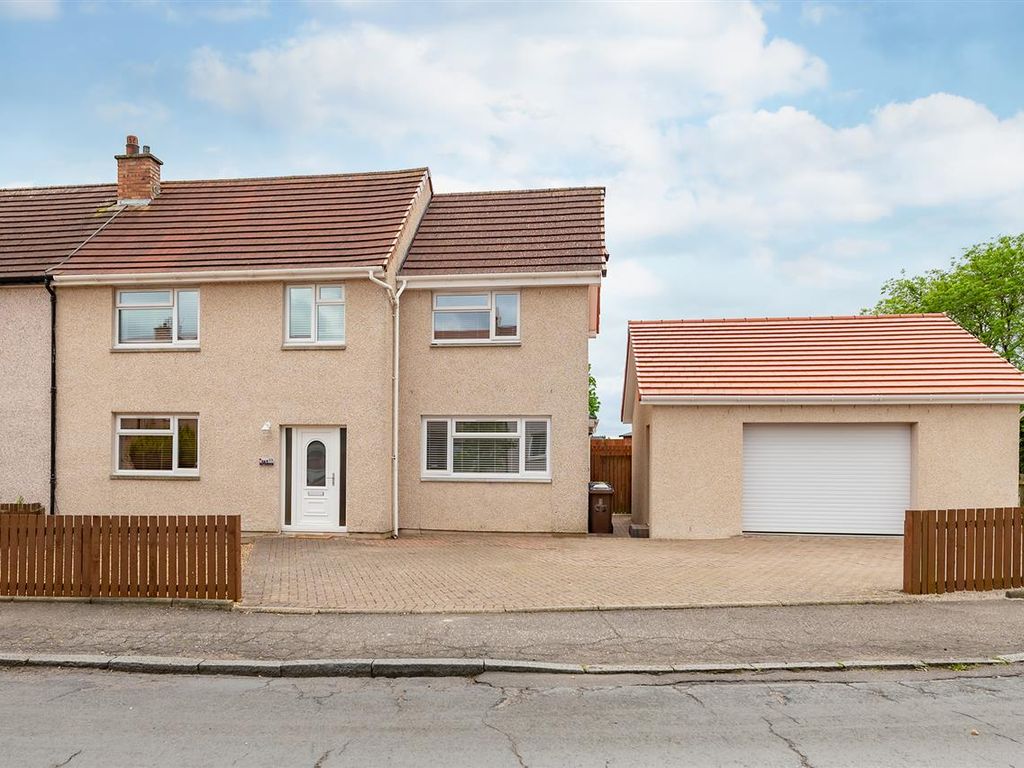 5 bed semidetached house for sale in Chapel Crescent, Carronshore