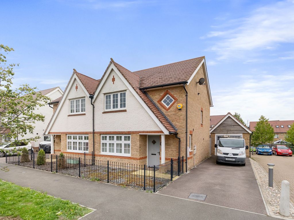 3 bed semidetached house for sale in Limeburners Drive, Halling ME2, £