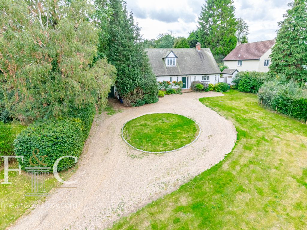 4 bed detached house for sale in Epping Road, Roydon, Essex CM19, £
