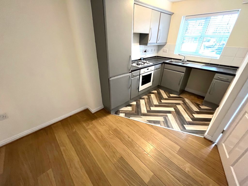 3 bed terraced house to rent in Park Close, Ribbleton, Preston PR2, £