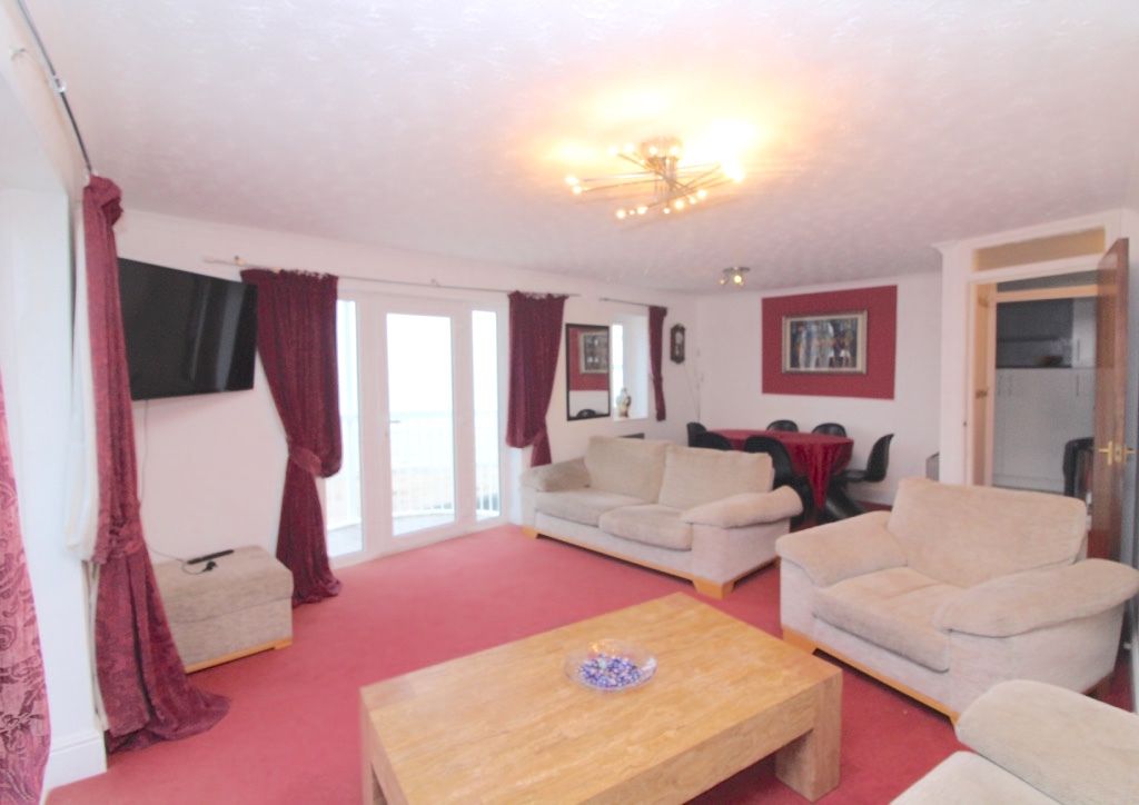 2 bed flat to rent in St. Vincent Crescent, Maritime Quarter, Swansea