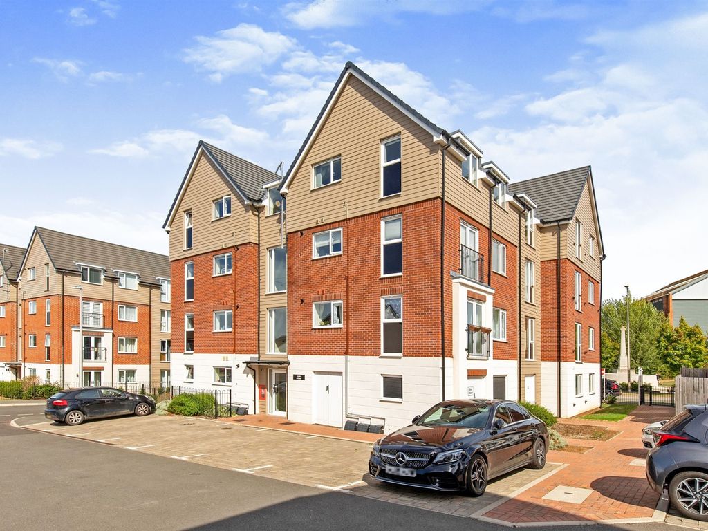 2 bed flat for sale in Anton Close, Rugby CV21 Zoopla