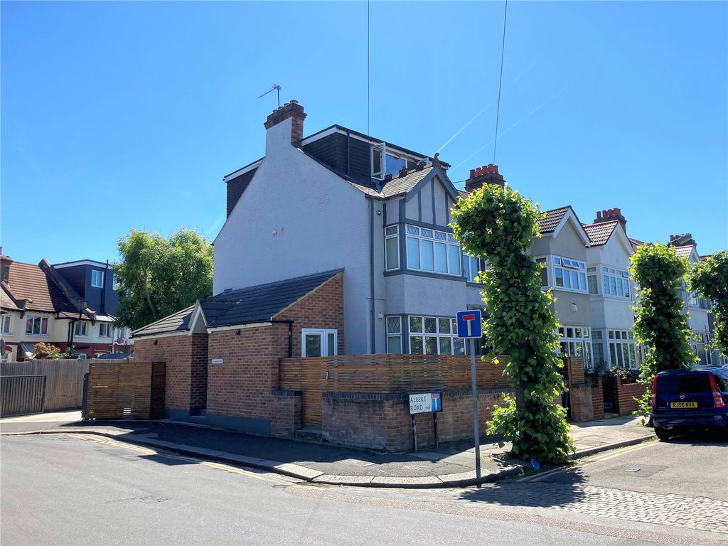 Studio to rent in Elmwood Road, Mitcham, London CR4 Zoopla