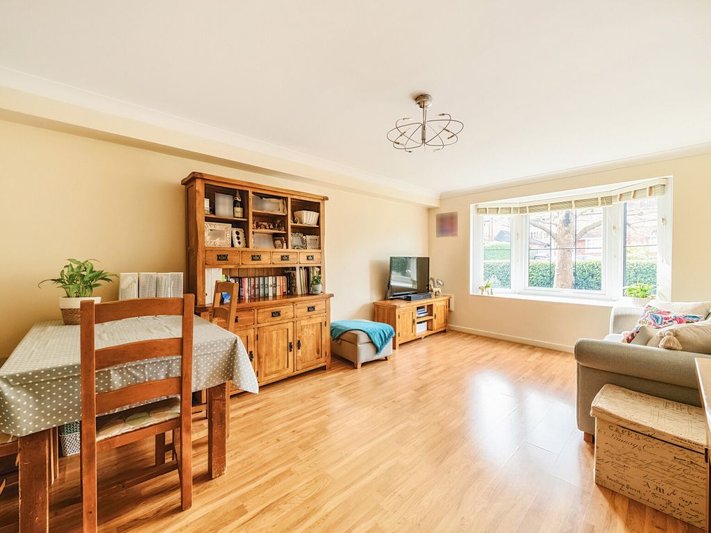 2 bed flat for sale in Lansdowne Road, Purley CR8, £300,000 Zoopla