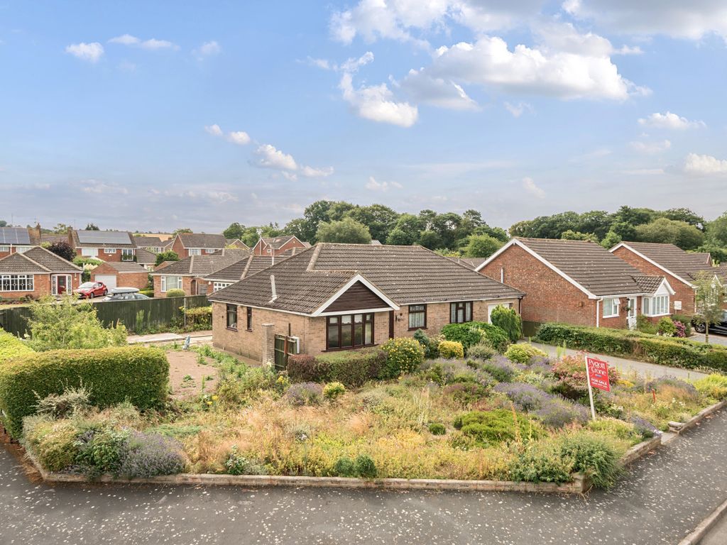 3 bed bungalow for sale in Newbolt Close, Caistor, Market Rasen