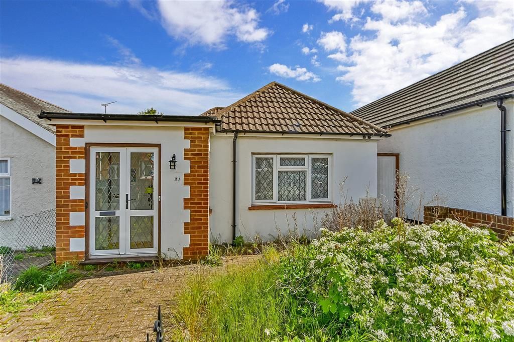 3 bed detached bungalow for sale in Roberts Road, Rainham, Gillingham