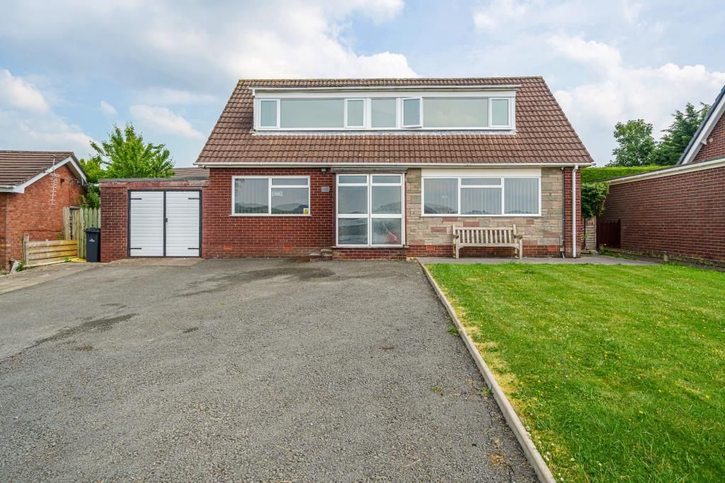 4 bed detached bungalow for sale in Avenue, Llandrindod Wells