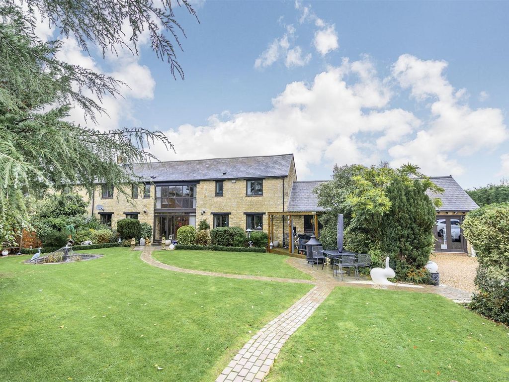 5 bed semidetached house for sale in Halse Road, Brackley