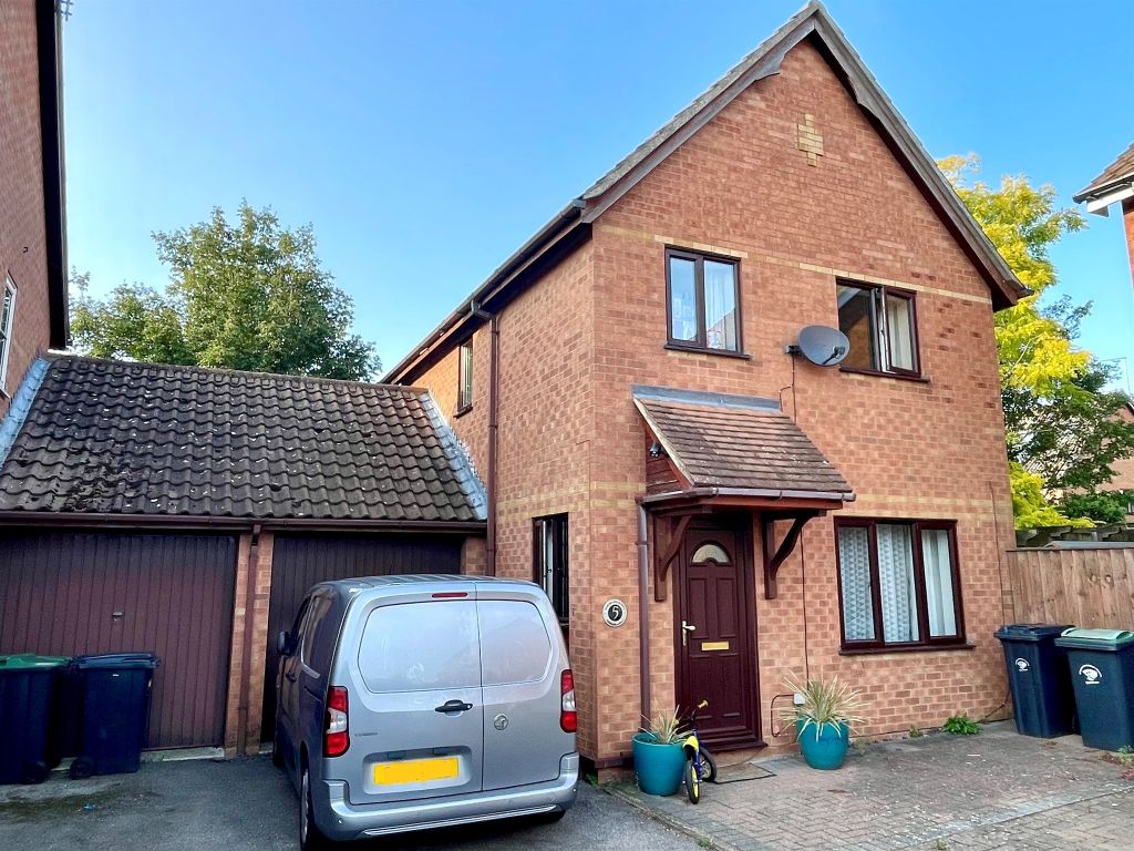 3 bed linkdetached house for sale in Wakefield Close, Great Chesterford, Saffron Walden CB10, £