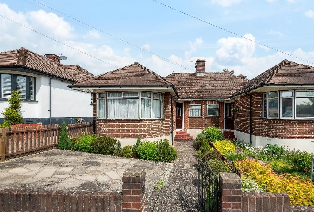 2 bed semidetached bungalow for sale in Southlands Avenue, Orpington