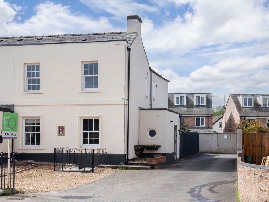 3 bed end terrace house for sale in London Road, Charlton Kings