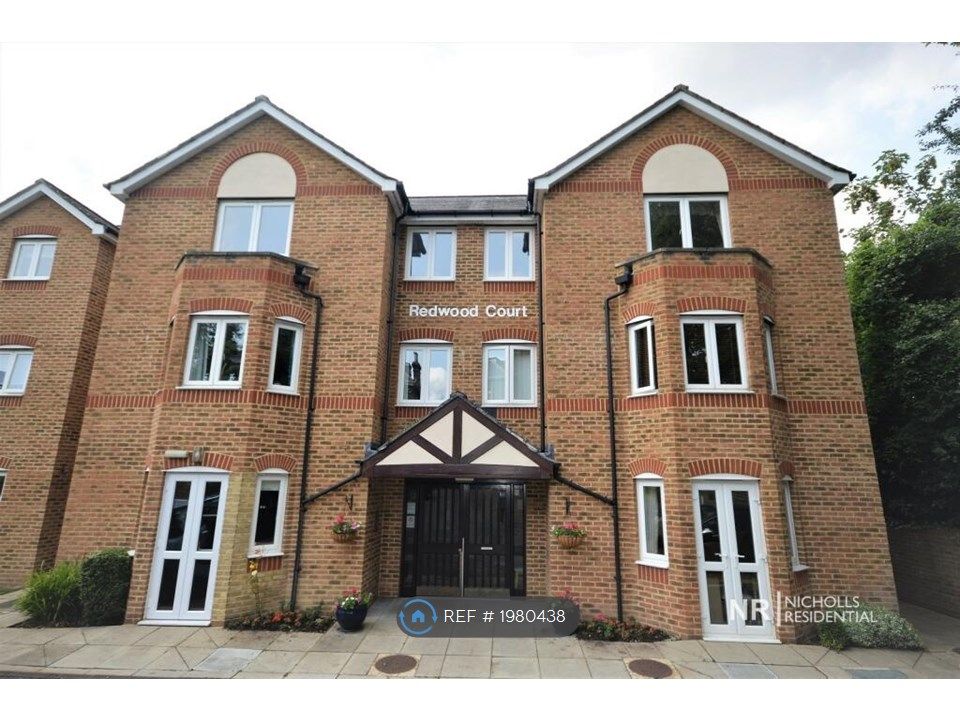 1 bed flat to rent in Epsom Road, Epsom KT17, £1,200 pcm Zoopla