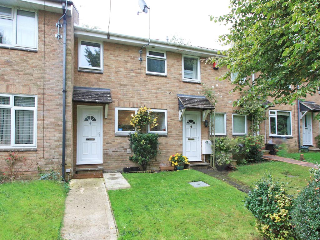 2 bed terraced house for sale in Knowlands, Highworth SN6, £205,000