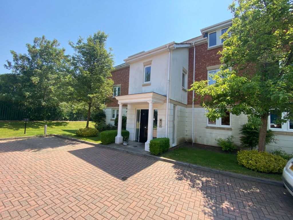 2 bed flat for sale in Lakeside Drive, Chobham, Woking GU24 Zoopla