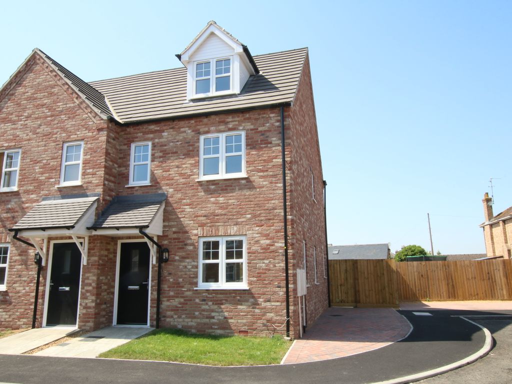 4 bed semidetached house to rent in Pilgrims Close, March PE15, £1,300 pcm Zoopla
