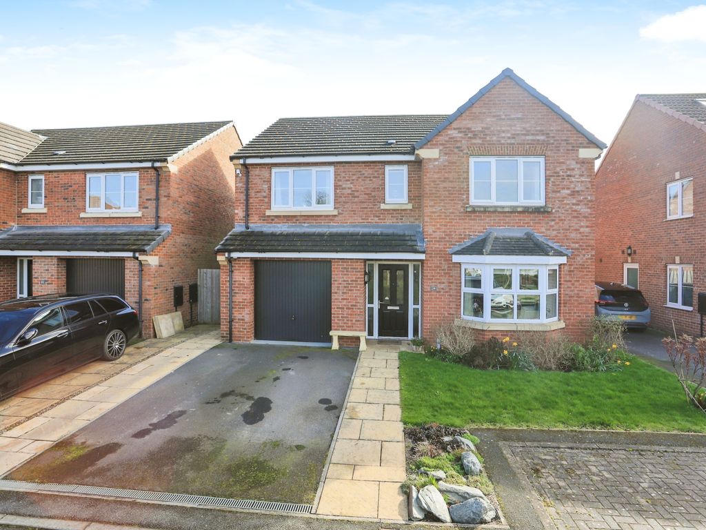 4 bed detached house for sale in Hardwicke Close, York YO26, £499,950