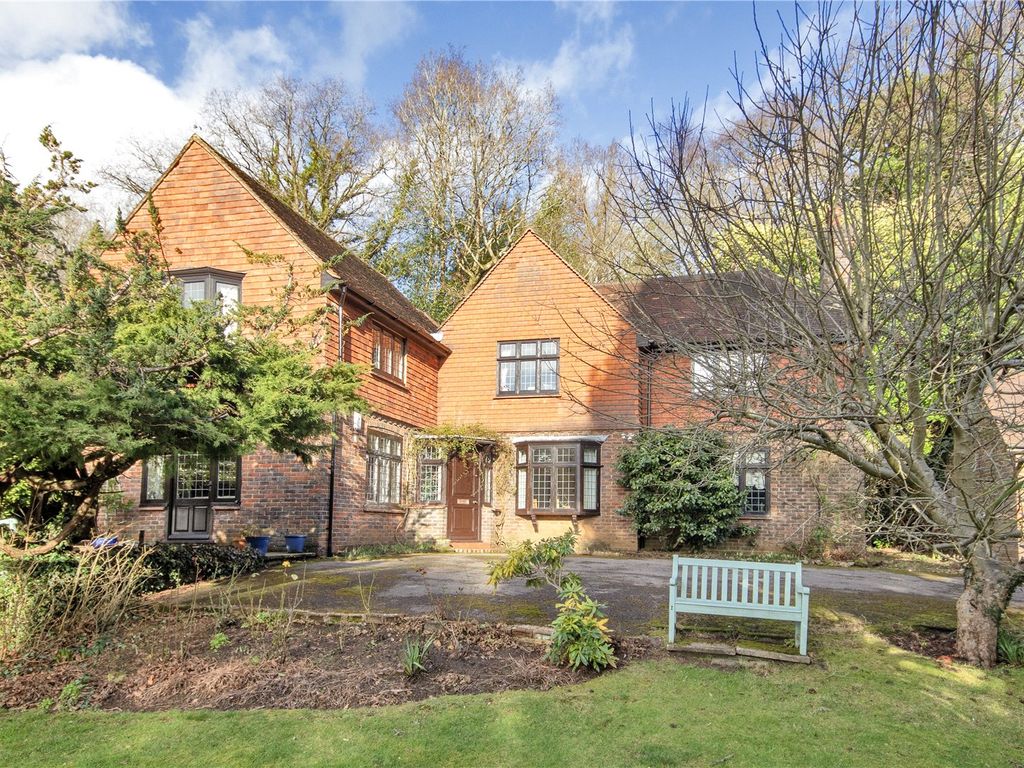 3 bed detached house for sale in Rockfield Road, Oxted, Surrey RH8, £