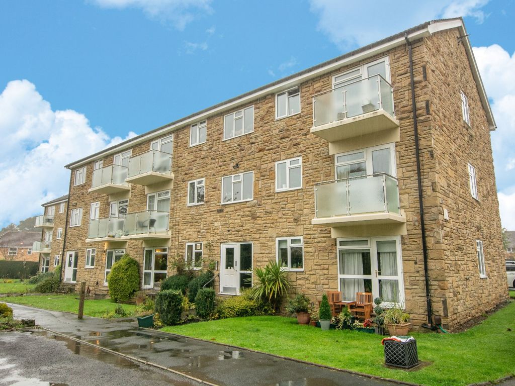 2 bed flat for sale in Woodlea Court, Shadwell, Leeds LS17, £195,000