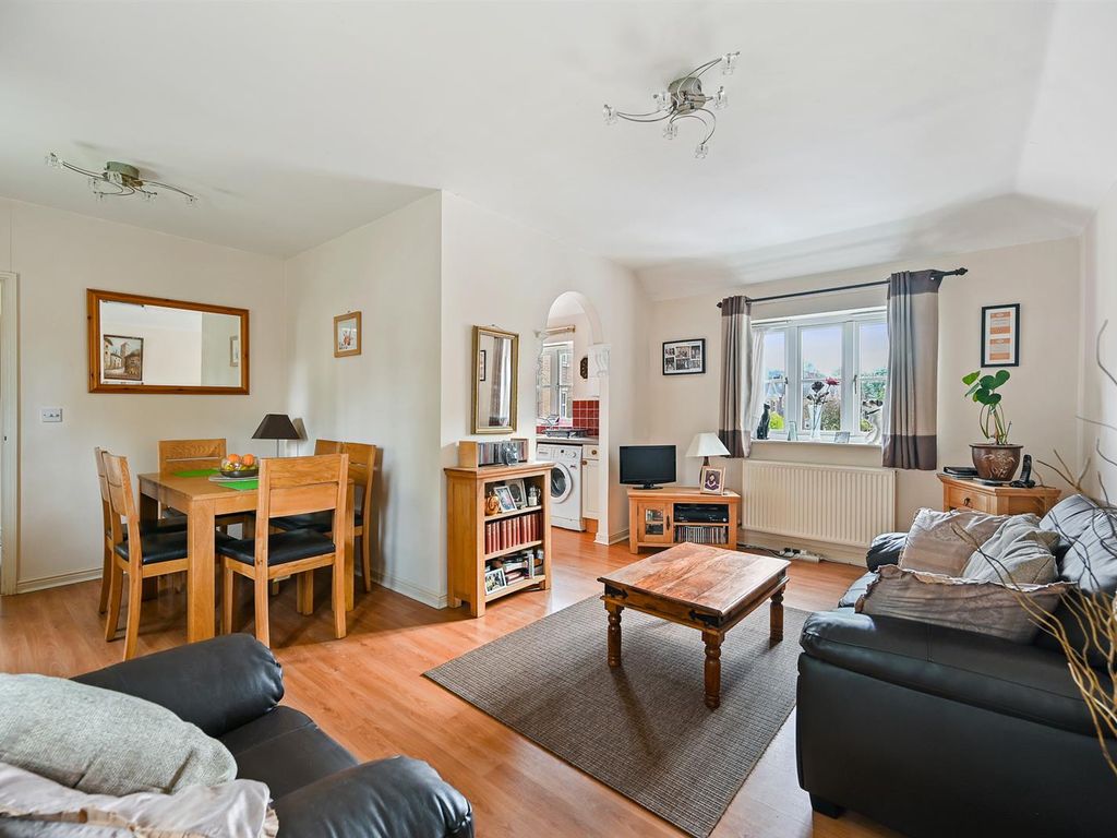 2 bed flat for sale in Burns Close, Carshalton SM5 Zoopla