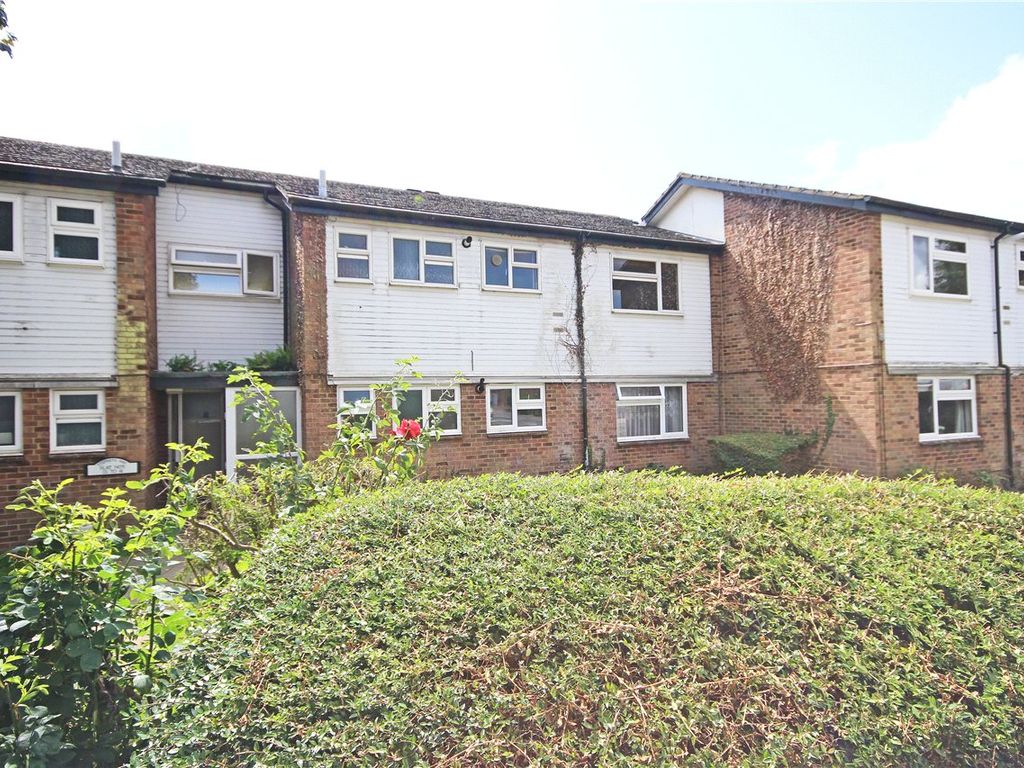 2 bed flat to rent in Stephens Way, Redbourn, St. Albans, Hertfordshire