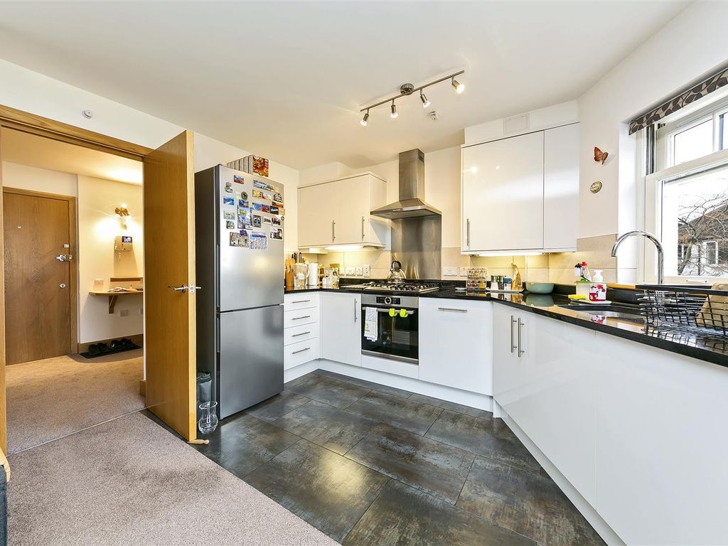2 bed flat for sale in Twickenham Road, Teddington TW11, £499,950 Zoopla