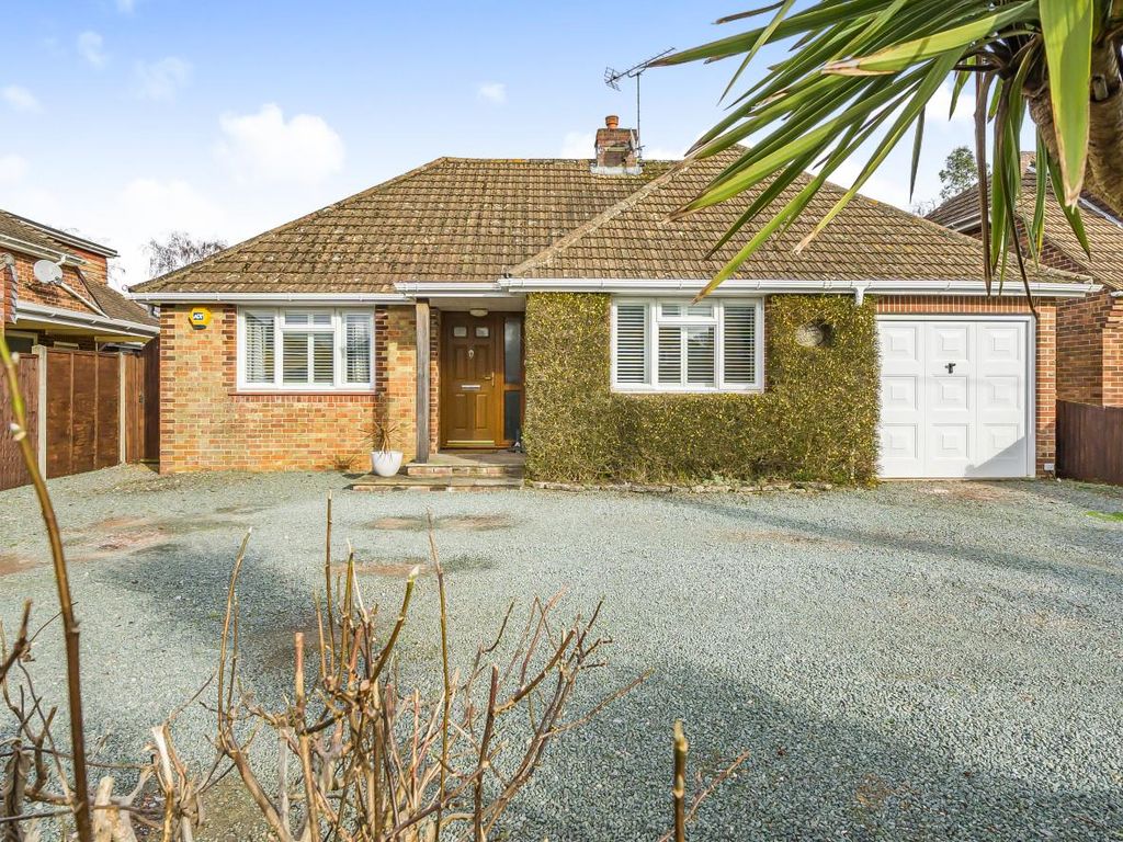 3 bed detached bungalow for sale in Pine Road, Hiltingbury, Chandlers