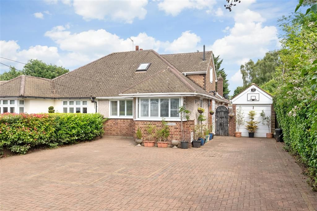 4 bed semidetached bungalow for sale in Gresham Avenue, Hartley