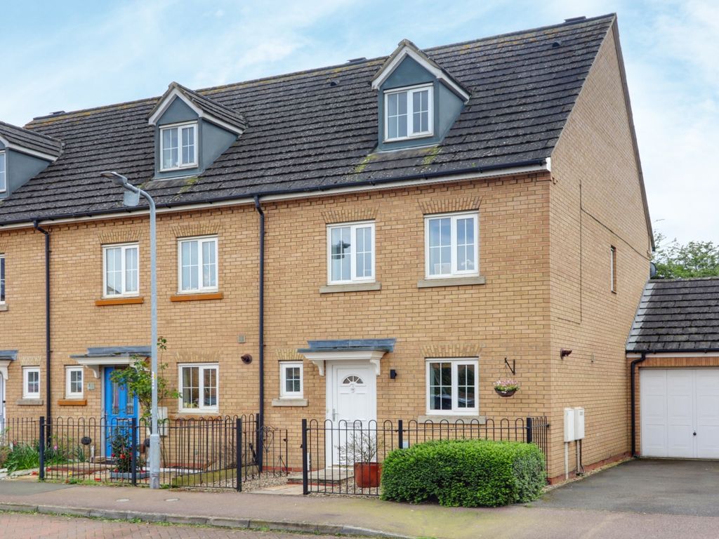 3 bed end terrace house for sale in Howards Way, Northampton