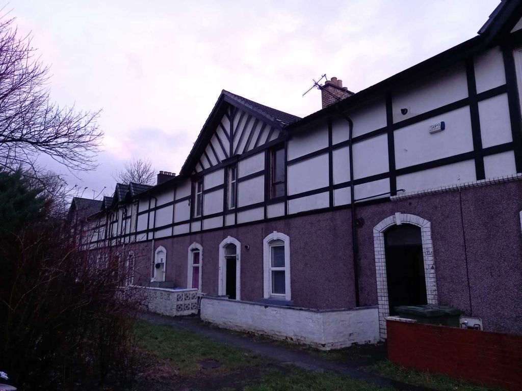 2 bed flat to rent in Harland Cottages Right Flat, Glasgow G14, £695