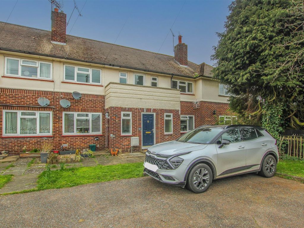 2 bed for sale in Danes Way, Pilgrims Hatch, Brentwood CM15