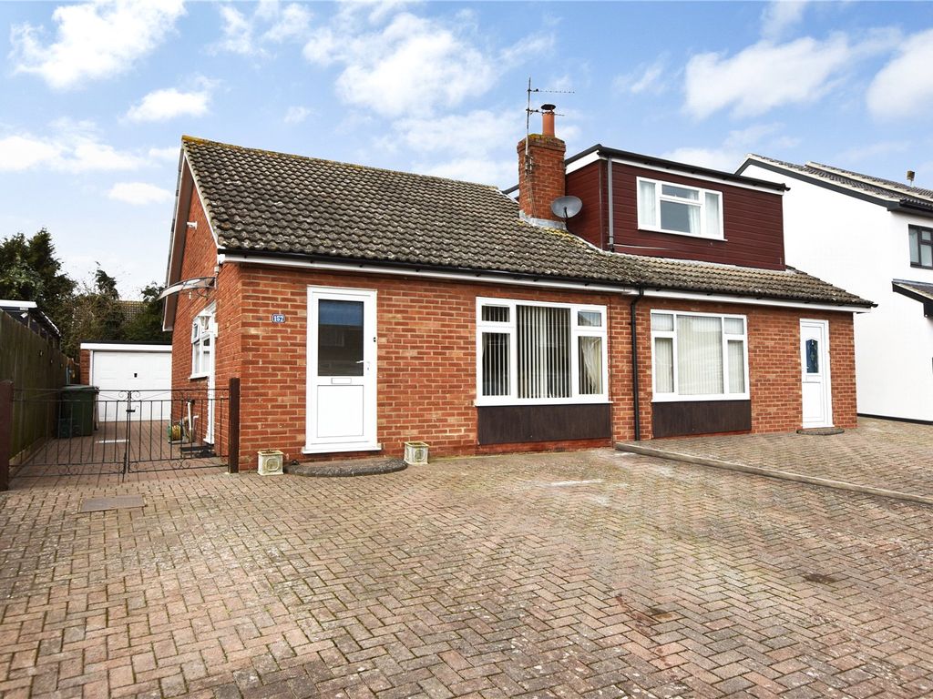 2 bed semidetached bungalow for sale in Green Close, Didcot