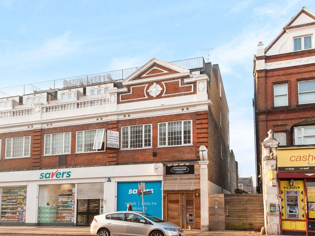 Studio to rent in Kilburn High Road, London NW6, £1,300 pcm Zoopla