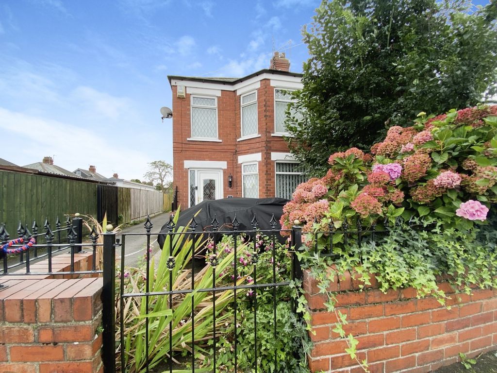 3 bed end terrace house for sale in Skirbeck Road, Hull, East Yorkshire