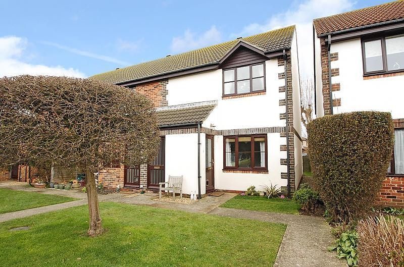 1 bed flat to rent in Flat 11 Admiralty Court Cakeham Road, East