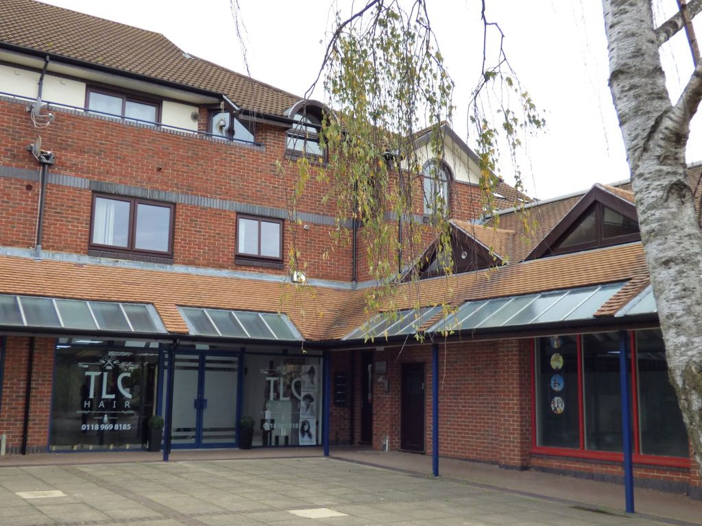 1 bed flat to rent in Loddon Vale Centre, Woodley, Reading RG5, £950