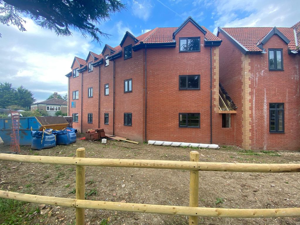 New home, 6 bed flat for sale in Clarkes Close, Chard TA20, £400,000