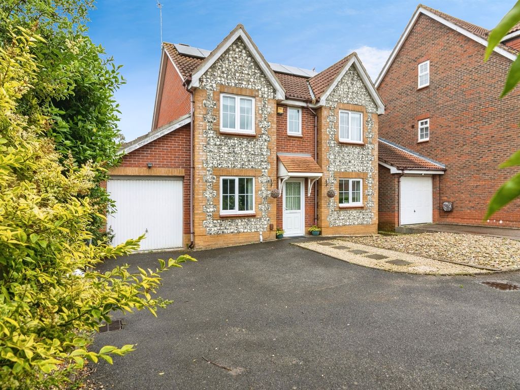 4 bed detached house for sale in Matlock Dale, Carlton Colville