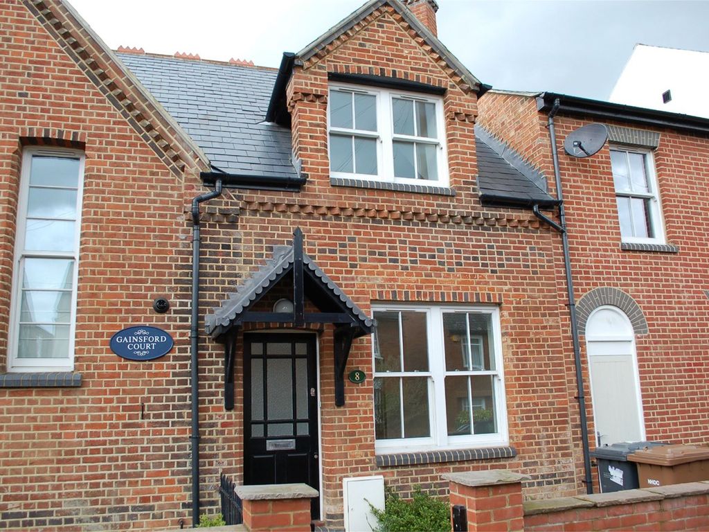 2 bed terraced house to rent in Radcliffe Road, Hitchin SG5, £1,450 pcm