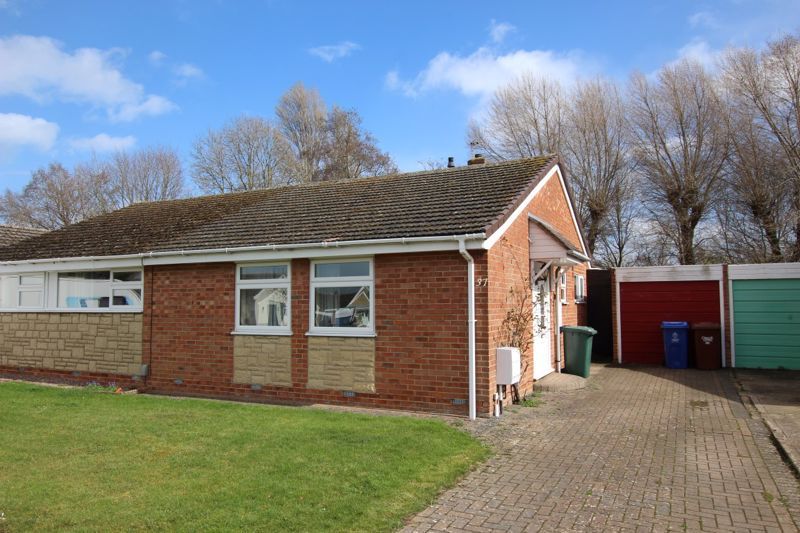 2 bed semidetached bungalow for sale in Hardwick Avenue, Kidlington