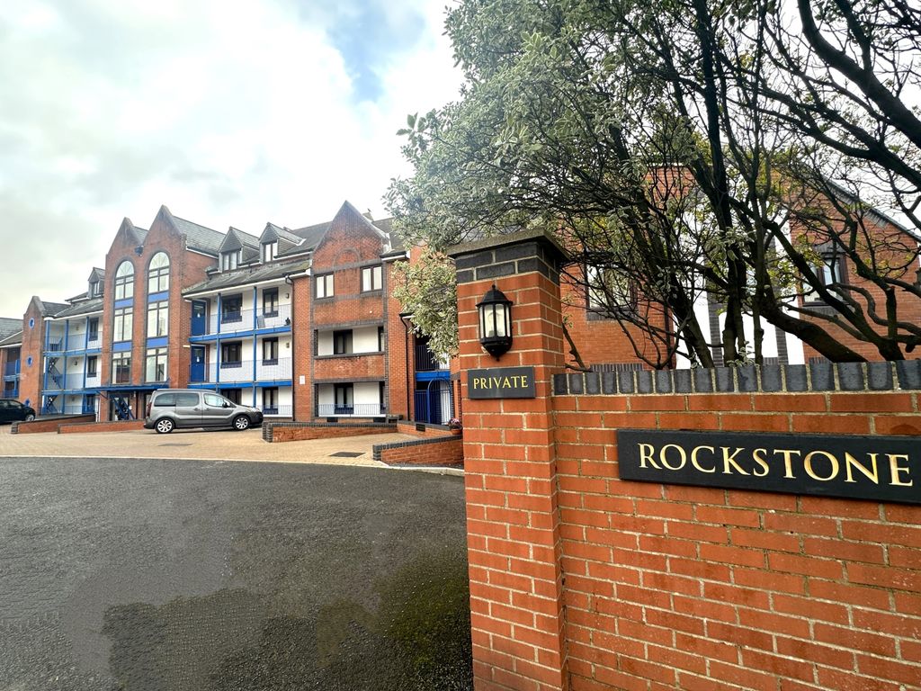 2 bed flat to rent in The Rockstone, Exeter Road, Dawlish EX7, £925 pcm