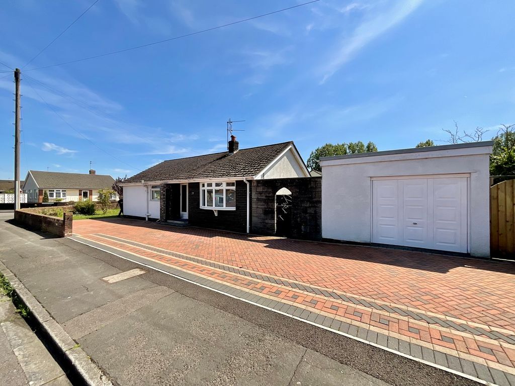 2 bed detached bungalow for sale in Dorset Crescent, Newport NP19, £