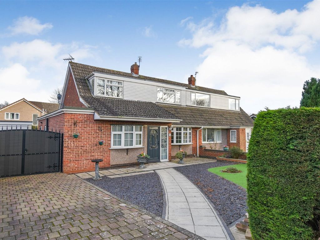 3 bed semidetached house for sale in Knights Court, Scunthorpe DN16, £