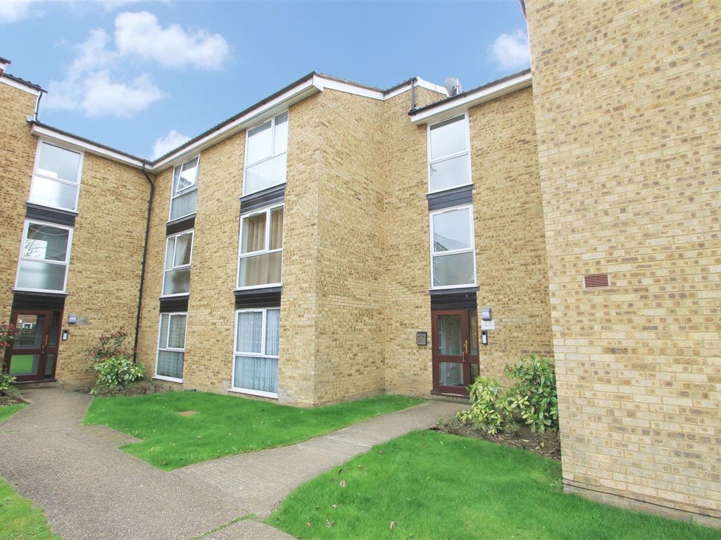 1 bed flat to rent in Aylsham Drive, Ickenham UB10 Zoopla